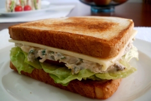 SANDWICH JAMÓN Y POLLO